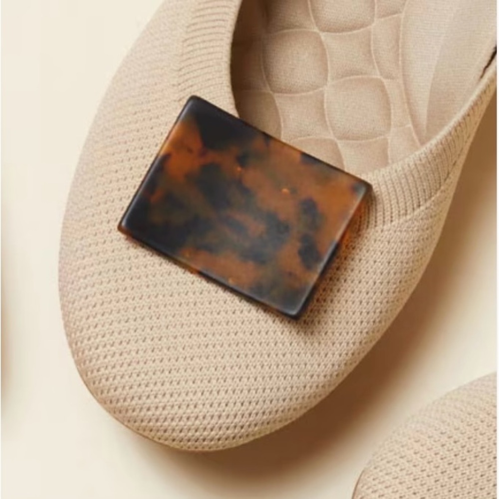 Tortoiseshell Patterned Shoe Clips - 1 pair - Picture 4 of 5